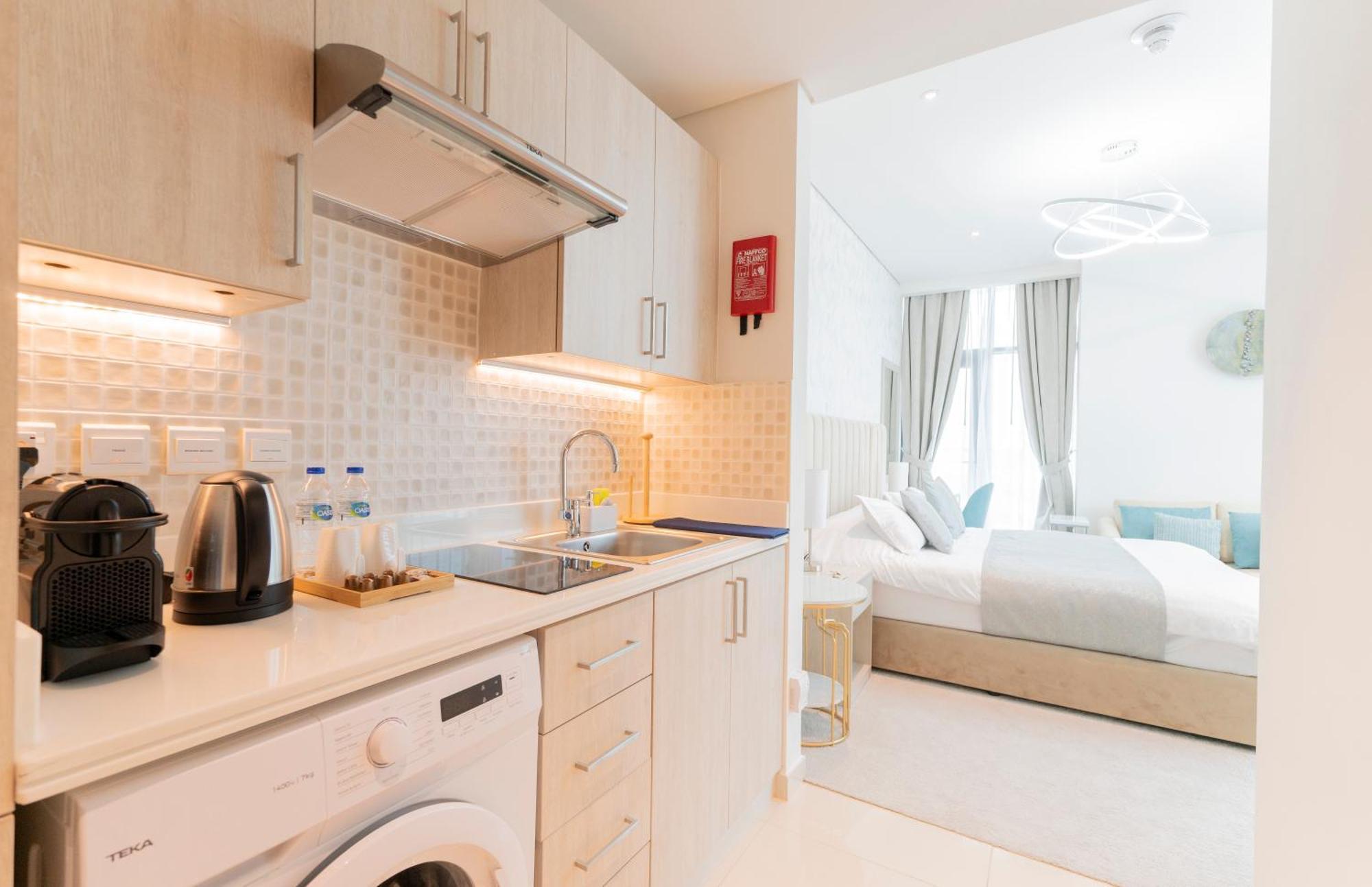 With Pool And Private Access On Palm Jumeirah Appartement