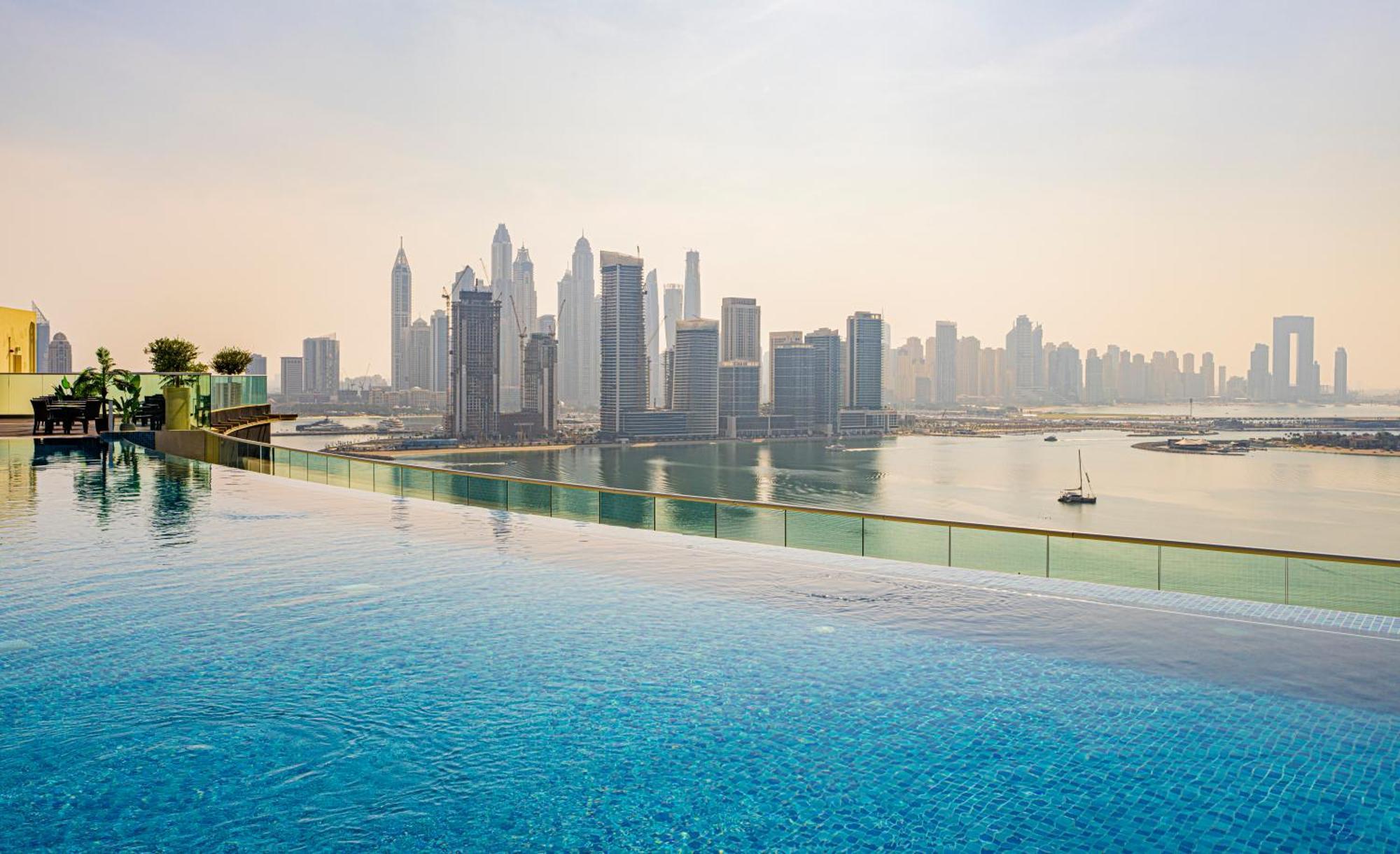 With Pool And Private Access On Palm Jumeirah Appartement