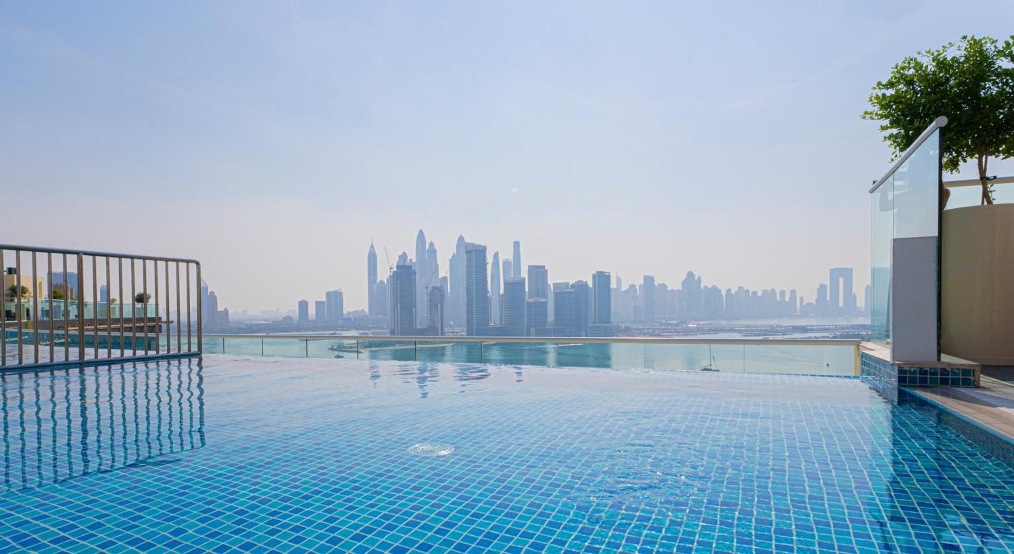 With Pool And Private Access On Palm Jumeirah Appartement Dubai