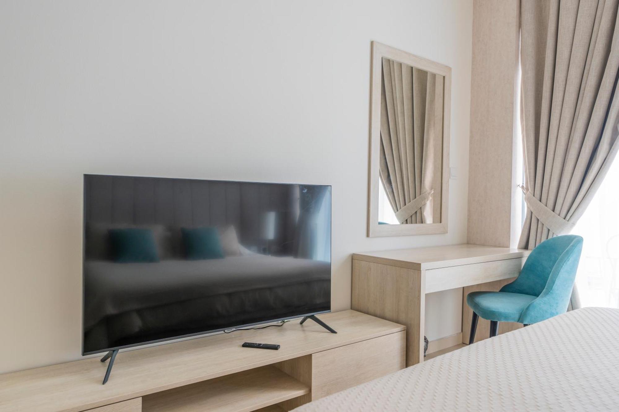With Pool And Private Access On Palm Jumeirah Appartement Dubai